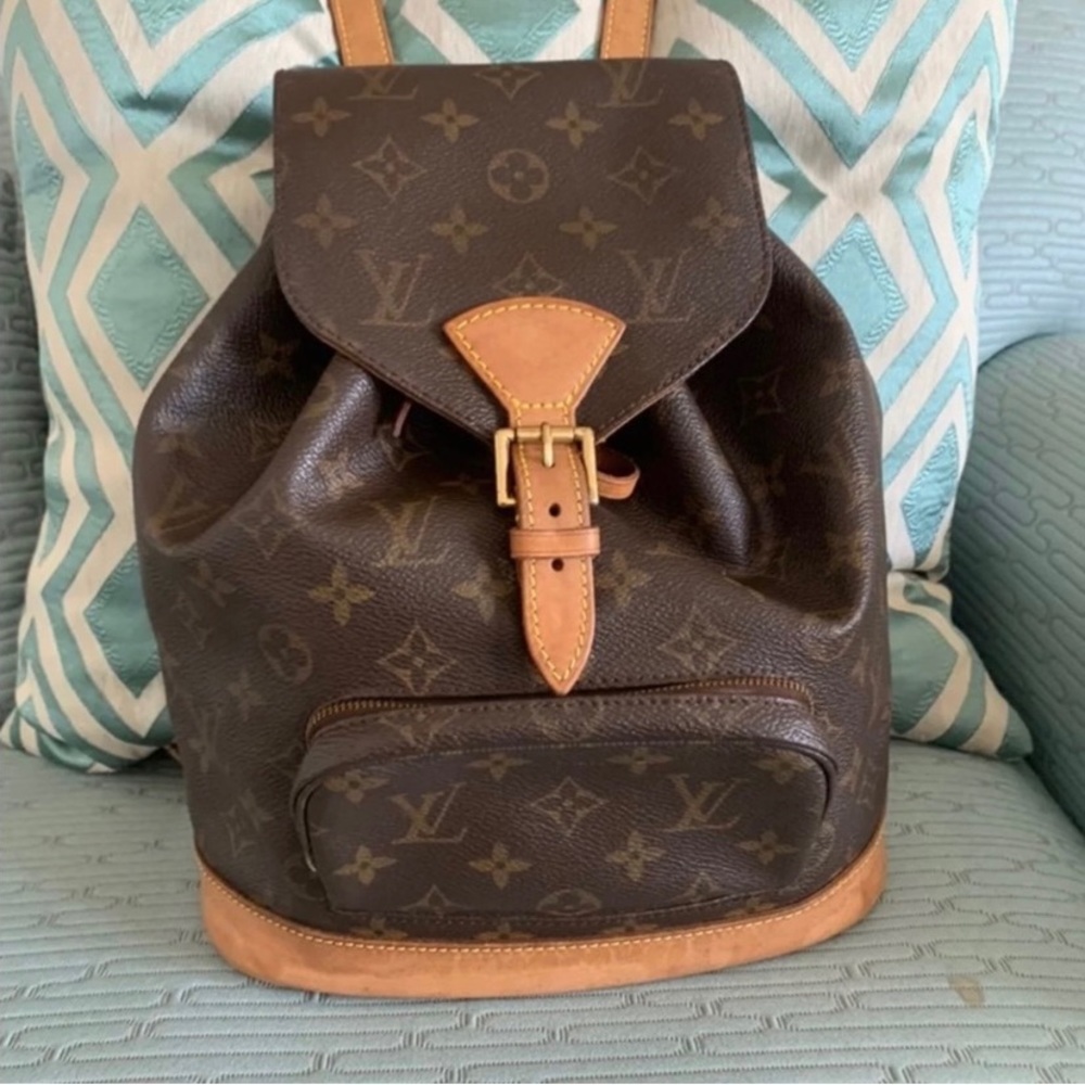 Louis Vuitton pack bag, Authentic 🥰I used a couple time